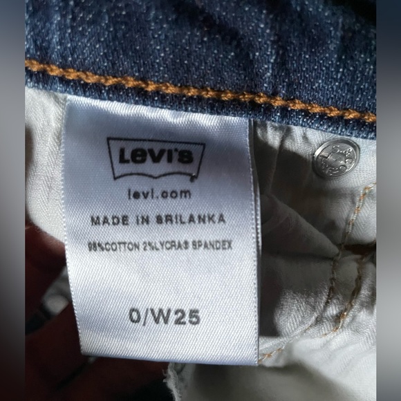 Levi’s Boyfriend fit Size 0/25. Loose fit. - Picture 2 of 7